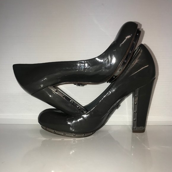 BCBG Maxazria gray patent leather platform heels - Picture 5 of 8